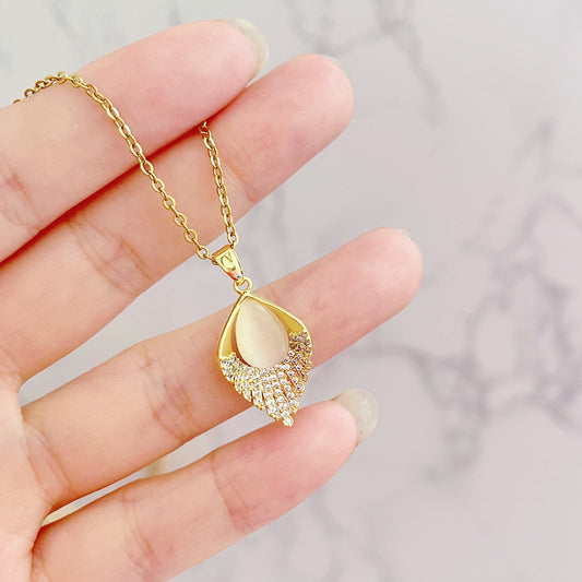 Gold micro-inlaid zircon leaf necklace 2024 new copper micro-inlaid water droplets opal Internet celebrity titanium steel o-chain