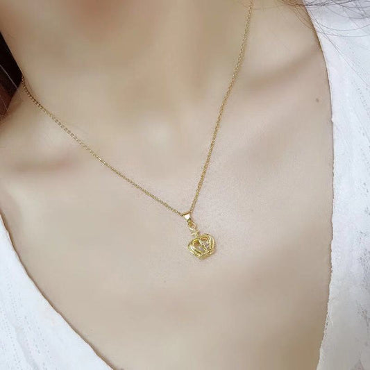 [Titanium steel real gold electroplating] New crown hollow titanium steel necklace, trendy Internet celebrity ins personalized pendant collarbone chain