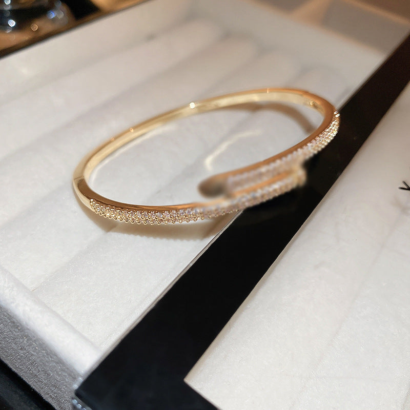 Diamond-encrusted titanium steel simple fashion bracelet European and American retro fashion temperament versatile bracelet light luxury high-end jewelry women
