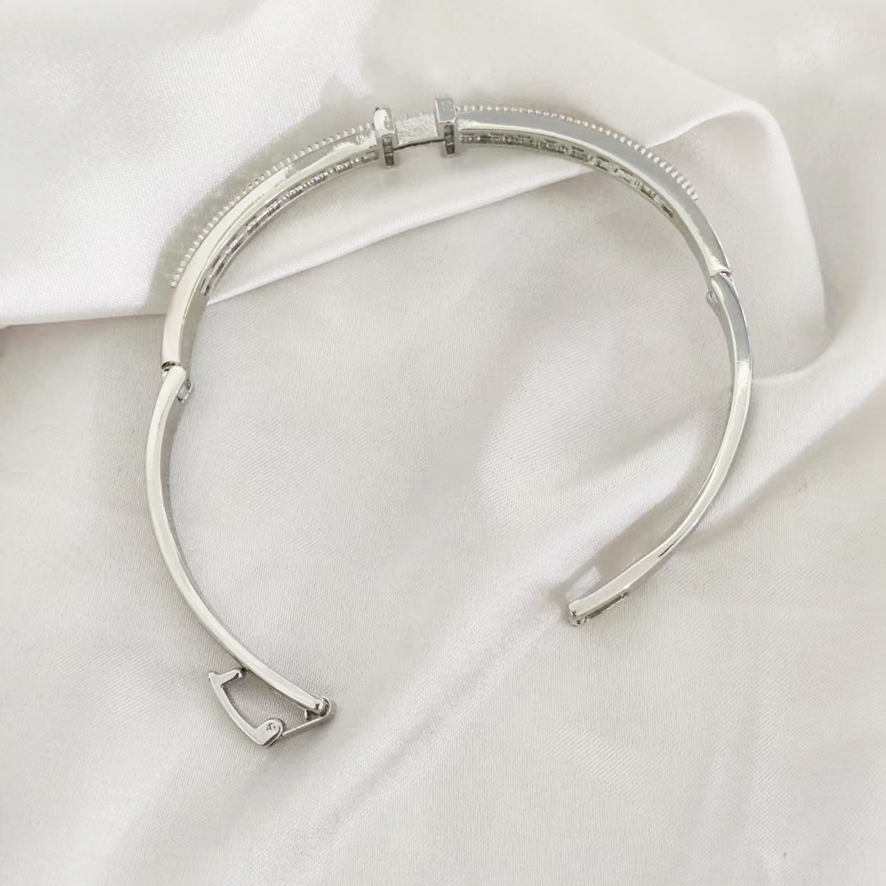 European and American niche super flash zircon letter buckle bracelet high-end temperament bracelet light luxury simple style versatile bracelet