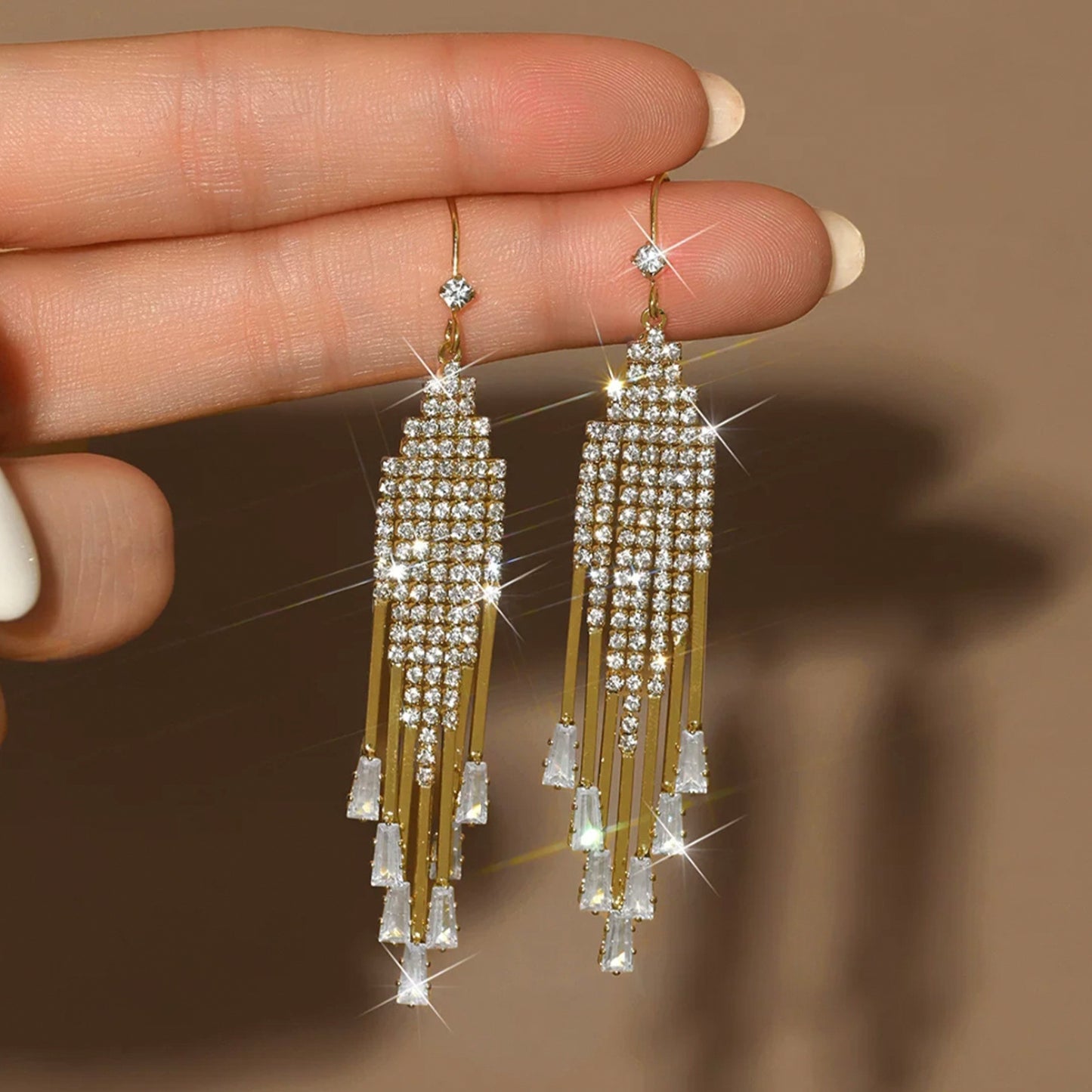 Long earrings, high-end fashion and luxury, slightly inlaid with diamond tassel earrings, women's personality exaggerated Internet celebrity banquet earrings