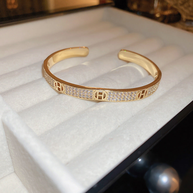 Diamond-encrusted titanium steel simple fashion bracelet European and American retro fashion temperament versatile bracelet light luxury high-end jewelry women