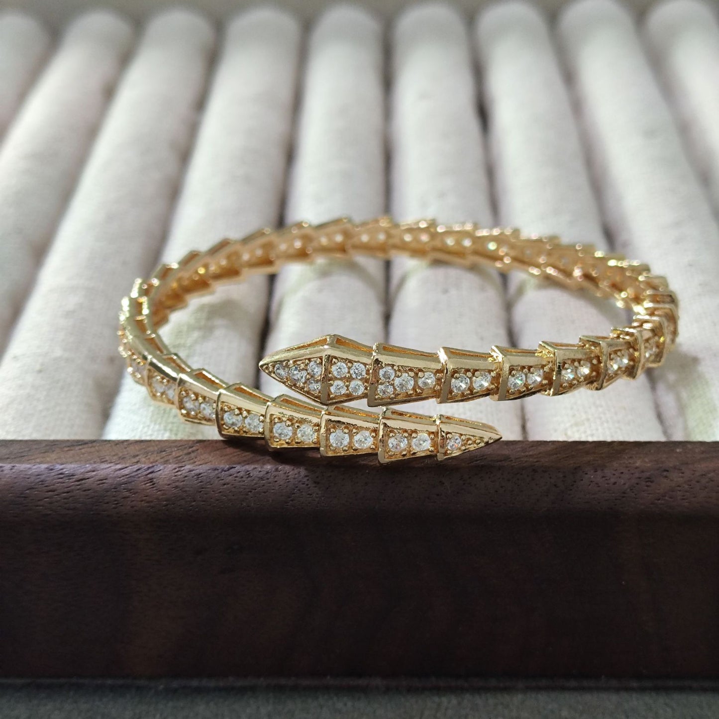 Snake full diamond bracelet women's high-end sense light luxury round simple high version jewelry light luxury niche exquisite copper gold-plated