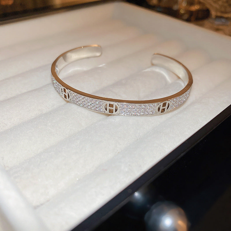 Diamond-encrusted titanium steel simple fashion bracelet European and American retro fashion temperament versatile bracelet light luxury high-end jewelry women