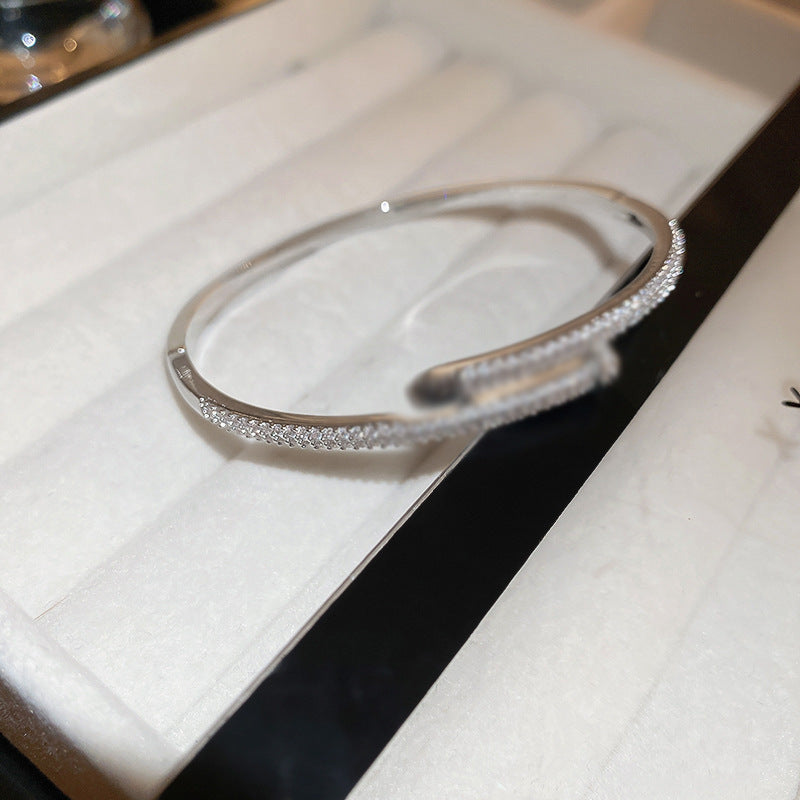 Diamond-encrusted titanium steel simple fashion bracelet European and American retro fashion temperament versatile bracelet light luxury high-end jewelry women