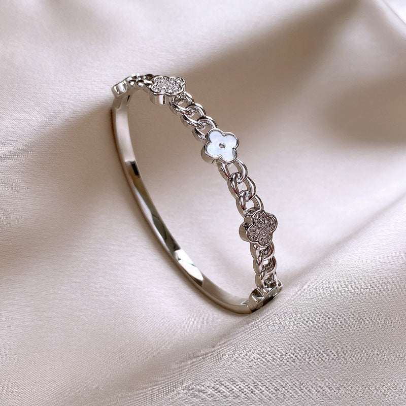 Diamond-encrusted titanium steel simple fashion bracelet European and American retro fashion temperament versatile bracelet light luxury high-end jewelry women