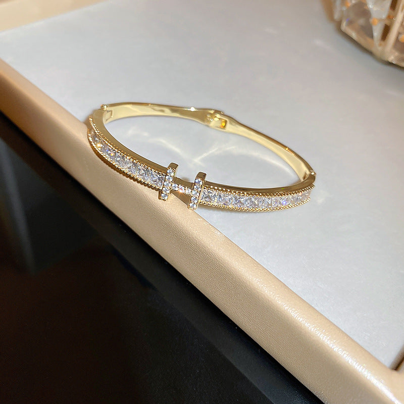 Diamond-encrusted titanium steel simple fashion bracelet European and American retro fashion temperament versatile bracelet light luxury high-end jewelry women