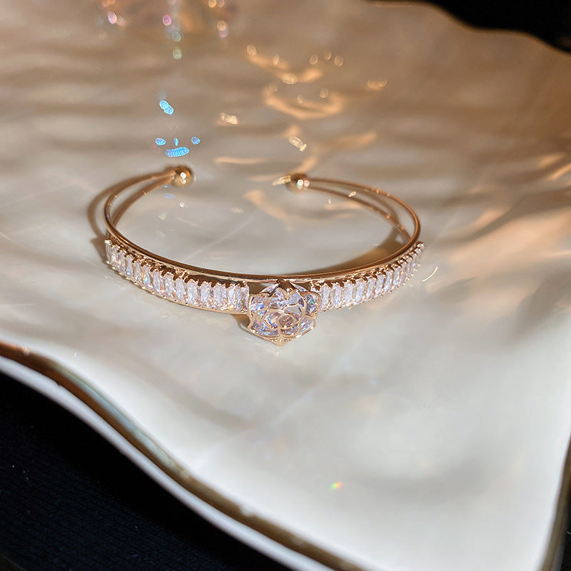 Diamond-encrusted titanium steel simple fashion bracelet European and American retro fashion temperament versatile bracelet light luxury high-end jewelry women