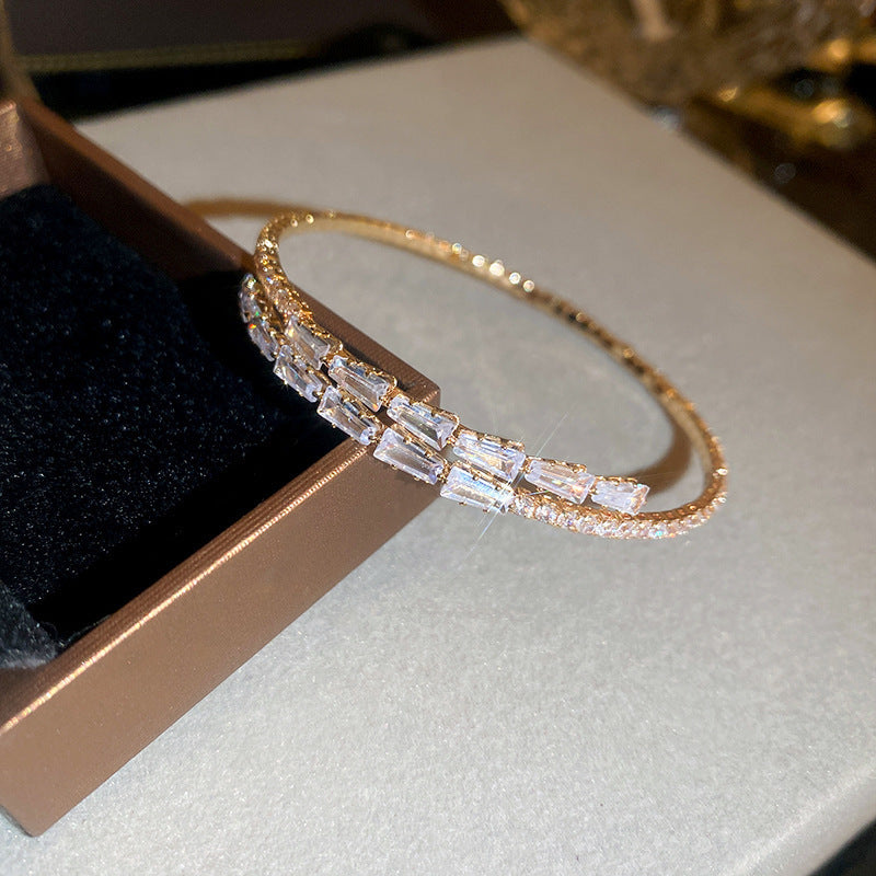 Diamond-encrusted titanium steel simple fashion bracelet European and American retro fashion temperament versatile bracelet light luxury high-end jewelry women