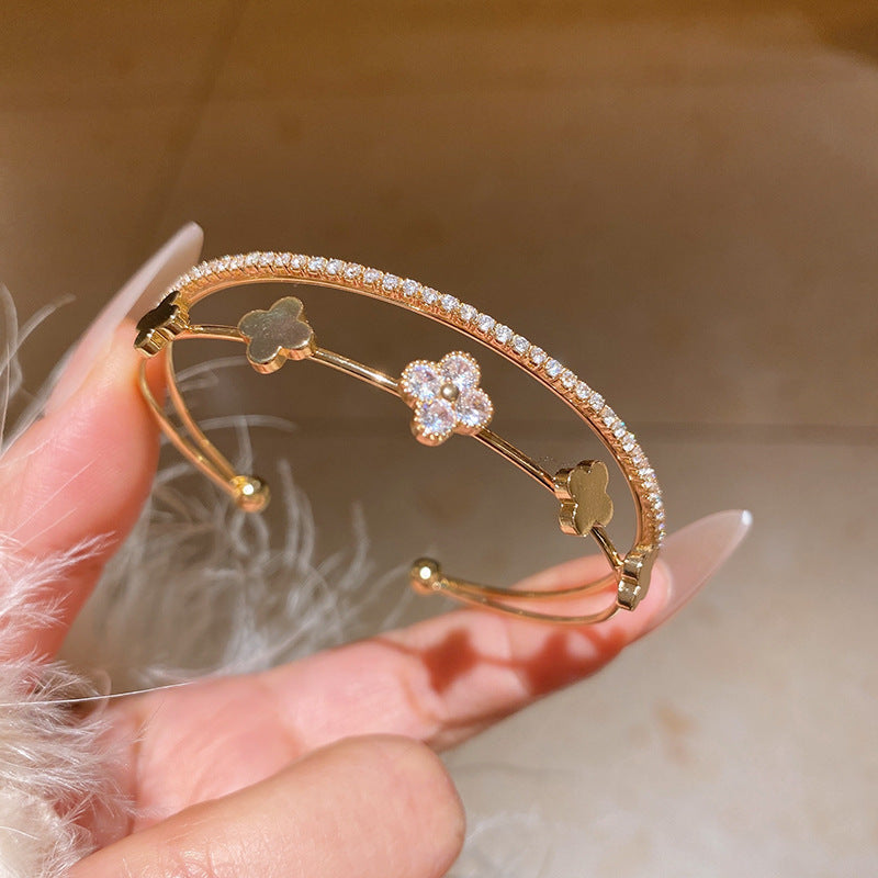 Diamond-encrusted titanium steel simple fashion bracelet European and American retro fashion temperament versatile bracelet light luxury high-end jewelry women
