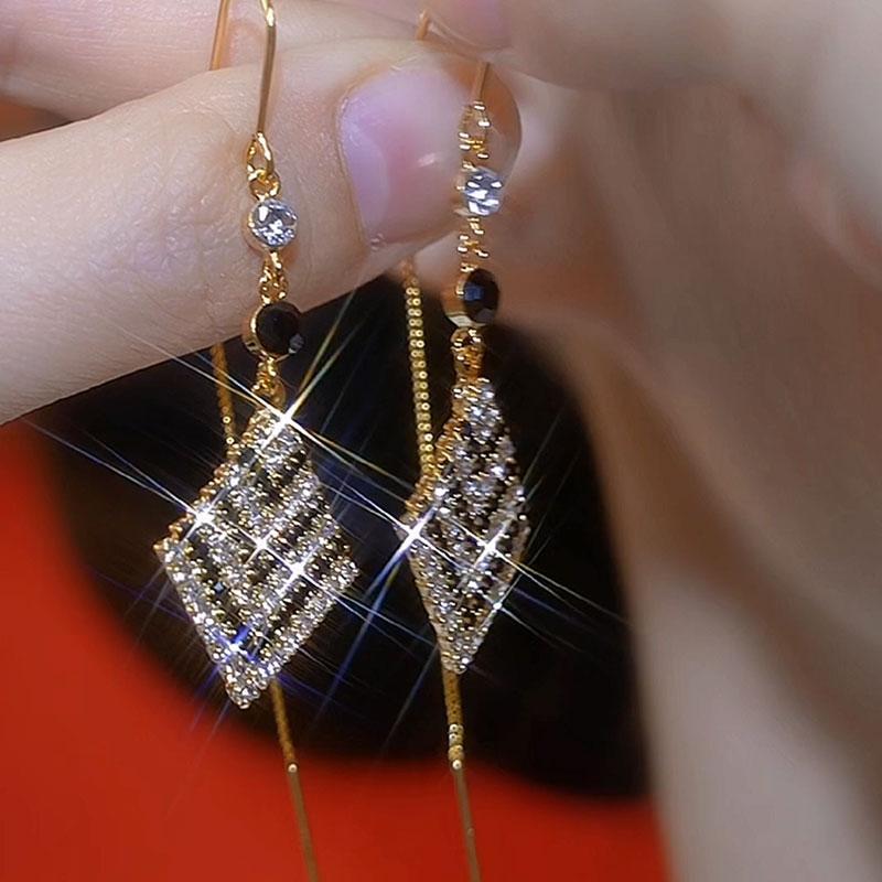 Unique design high-end thousand bird grid rhombus earrings, black and white zircon super flash long tassel earrings show face and thin woman