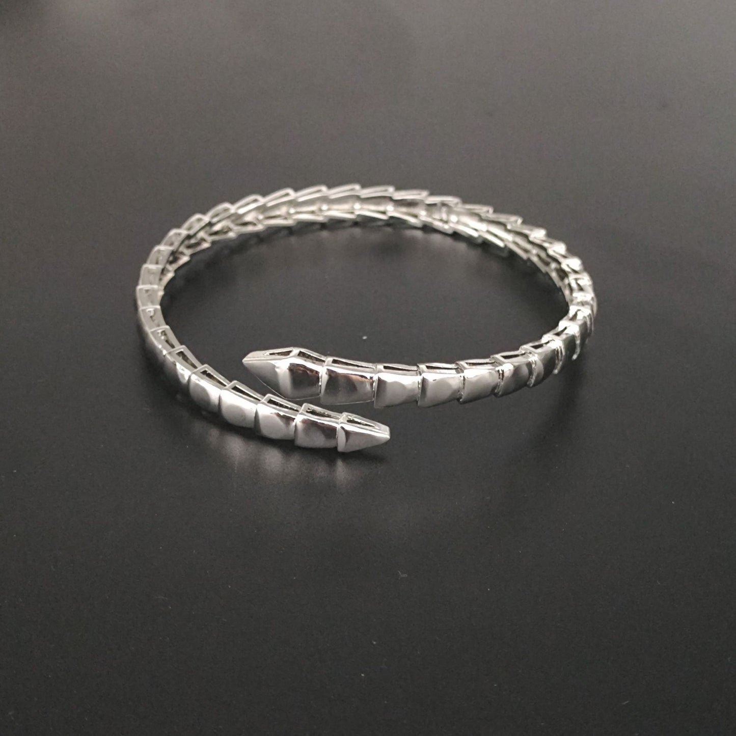 Snake full diamond bracelet women's high-end sense light luxury round simple high version jewelry light luxury niche exquisite copper gold-plated