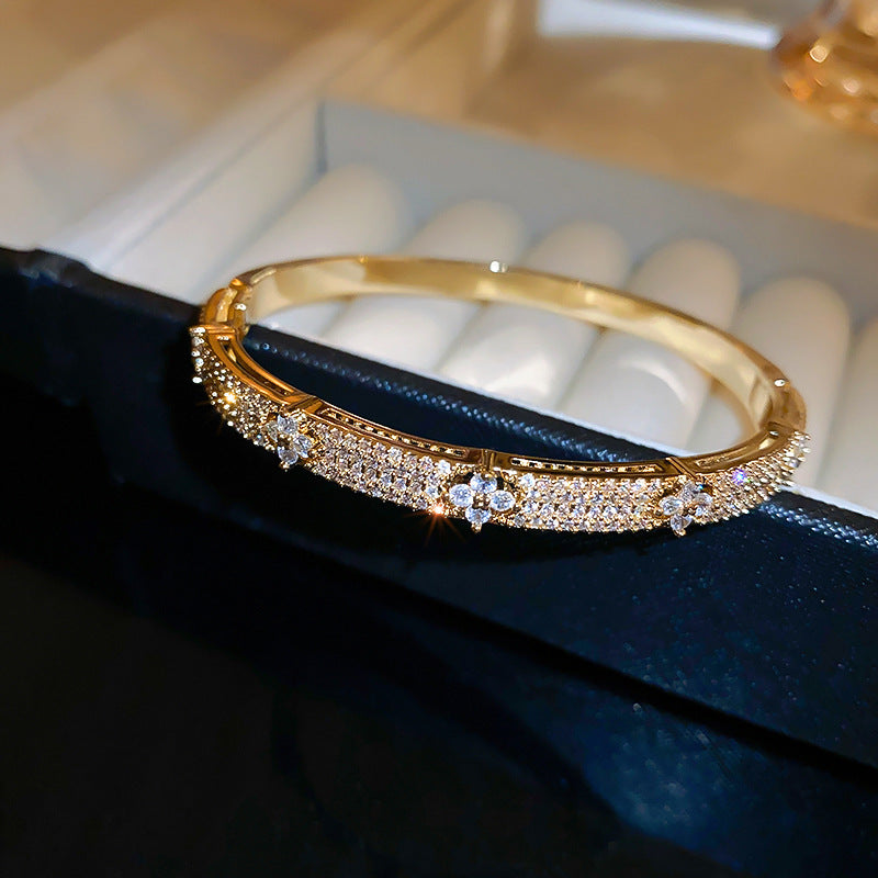 European and American retro zircon grid bracelet light luxury high-end niche bracelet fashion exquisite temperament versatile jewelry women
