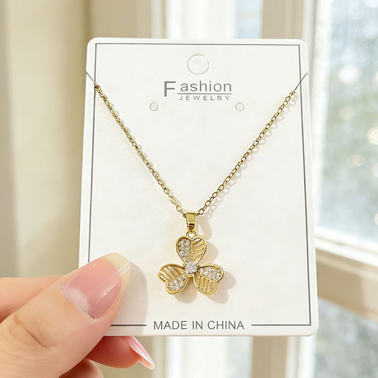 [Titanium Steel] Hollow lucky grass micro-inlaid zircon gold necklace, sweet temperament three-petaled flower collarbone chain accessories