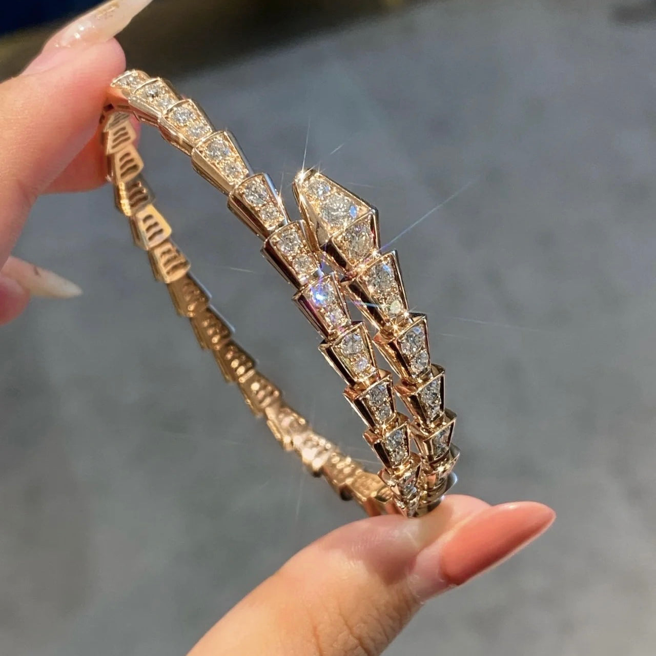 Snake full diamond bracelet women's high-end sense light luxury round simple high version jewelry light luxury niche exquisite copper gold-plated