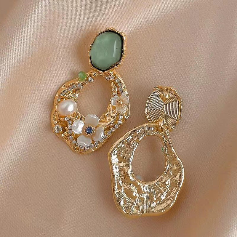 Pearl flower Hong Kong style exaggerated large stud earrings women's medieval earrings niche design sense high-end retro earrings spring and summer