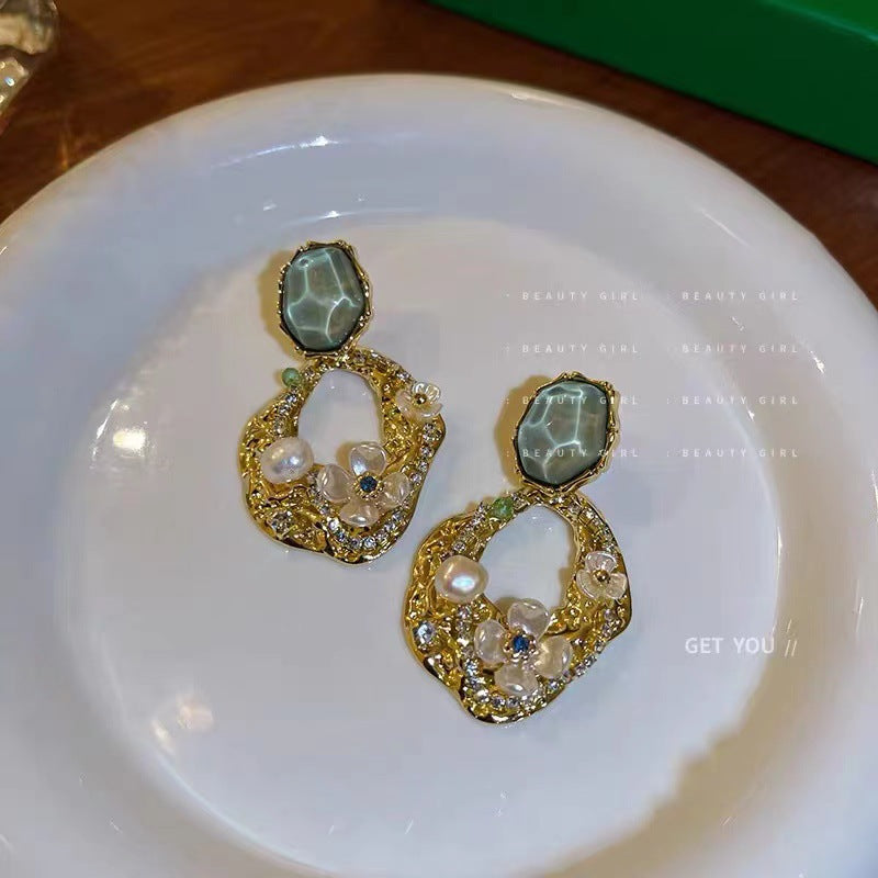 Pearl flower Hong Kong style exaggerated large stud earrings women's medieval earrings niche design sense high-end retro earrings spring and summer