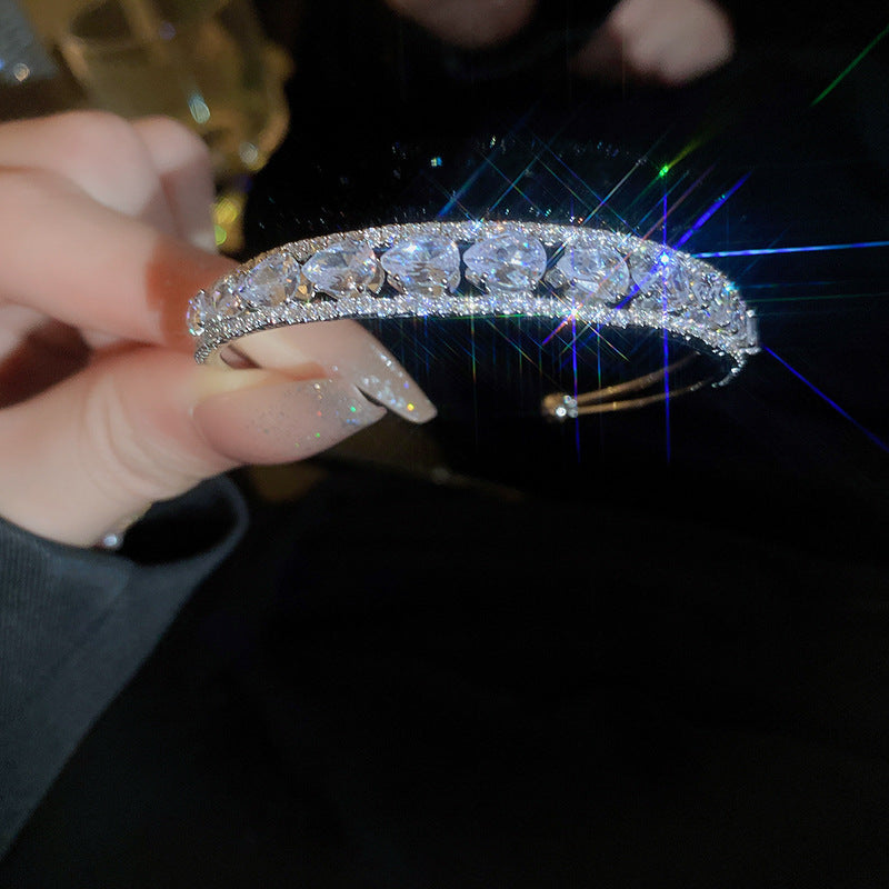 Diamond-encrusted titanium steel simple fashion bracelet European and American retro fashion temperament versatile bracelet light luxury high-end jewelry women